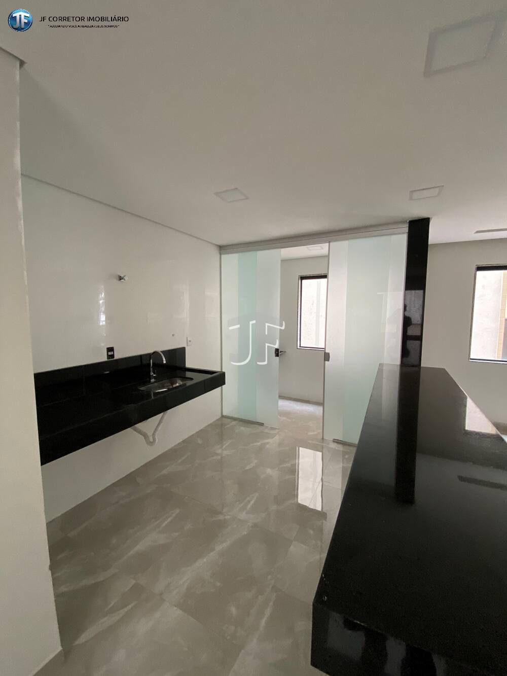 Apartamento à venda com 3 quartos, 92m² - Foto 2