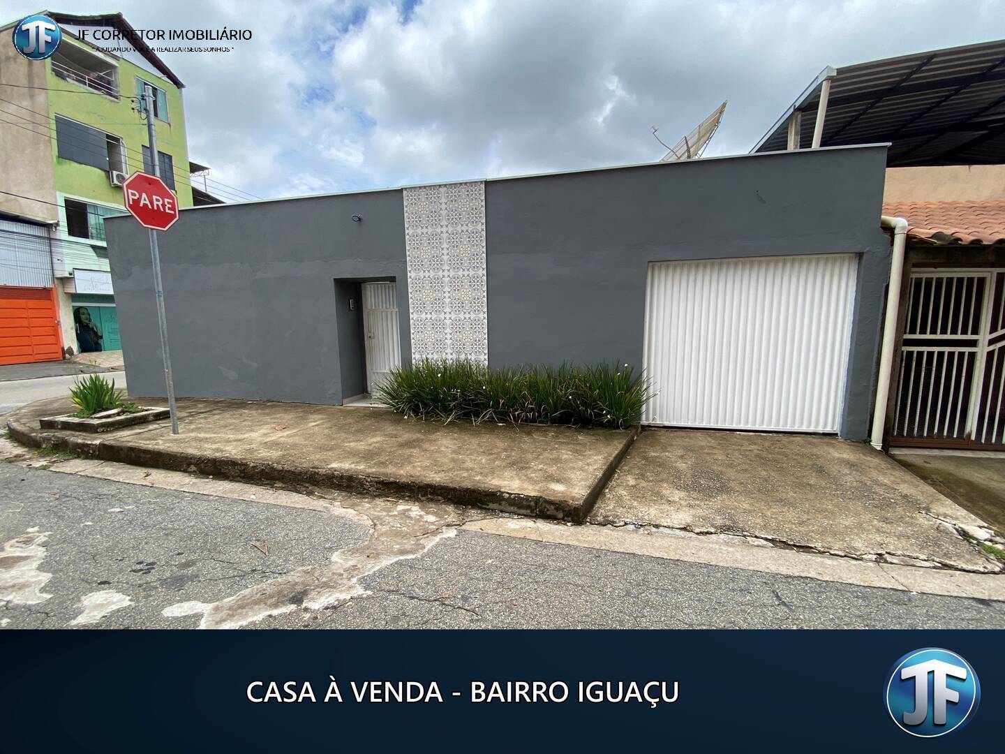 Casa à venda com 3 quartos, 200m² - Foto 1