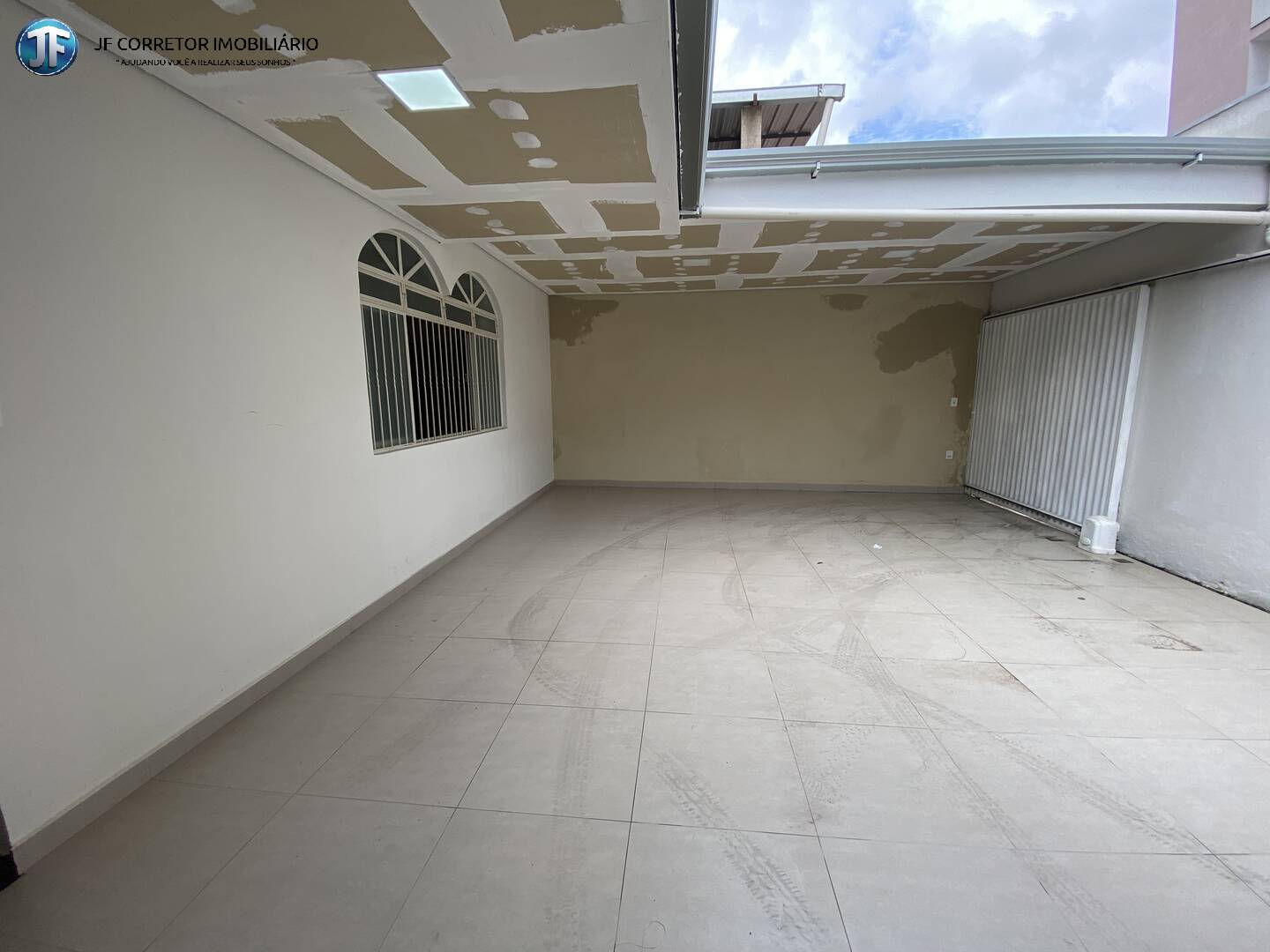 Casa à venda com 3 quartos, 200m² - Foto 4