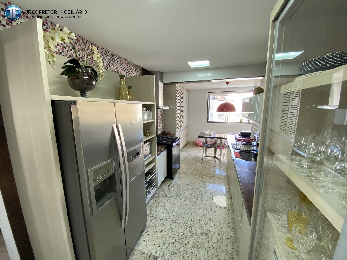 Apartamento à venda com 3 quartos, 138m² - Foto 2