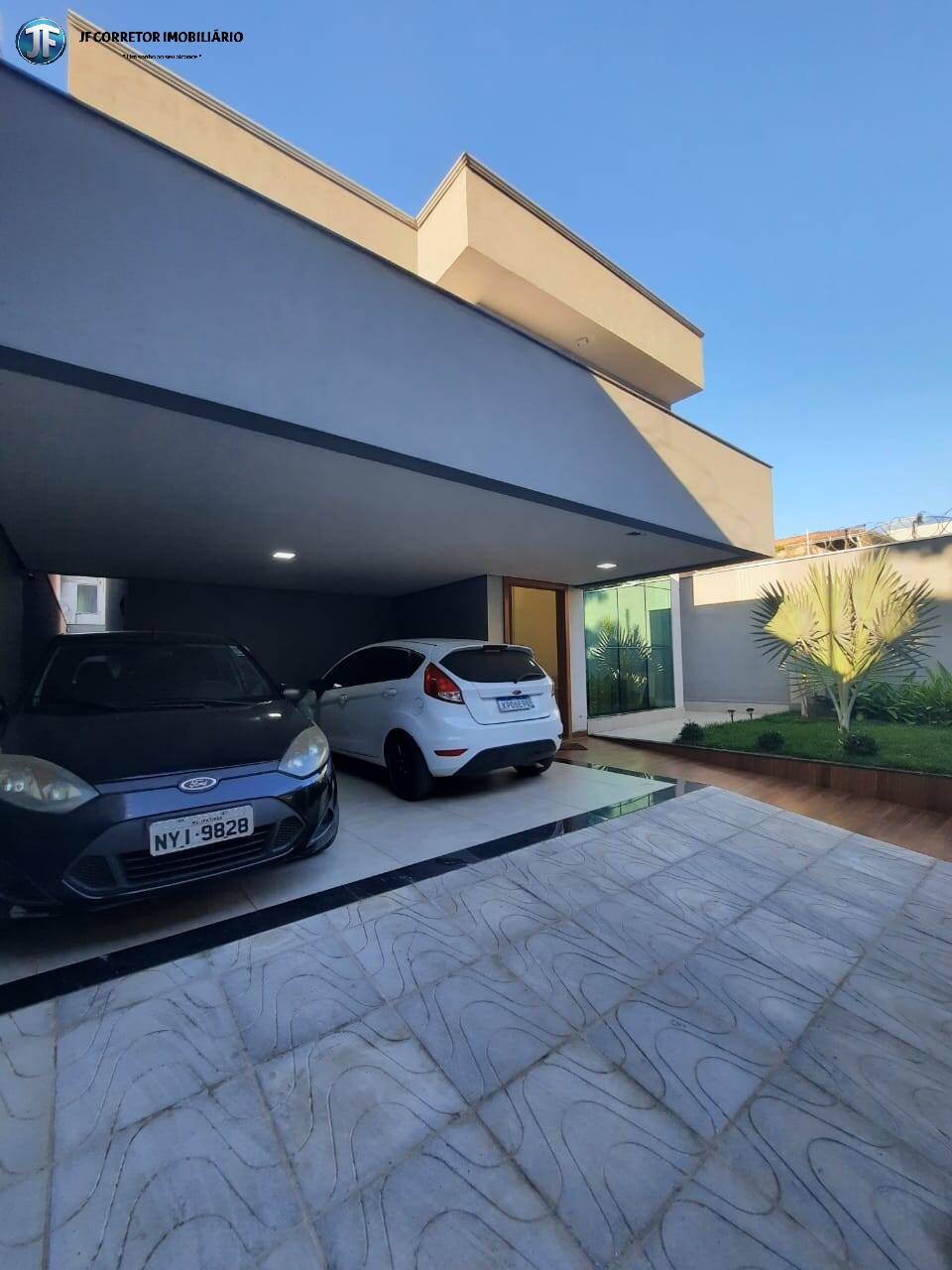 Casa à venda com 3 quartos, 210m² - Foto 1