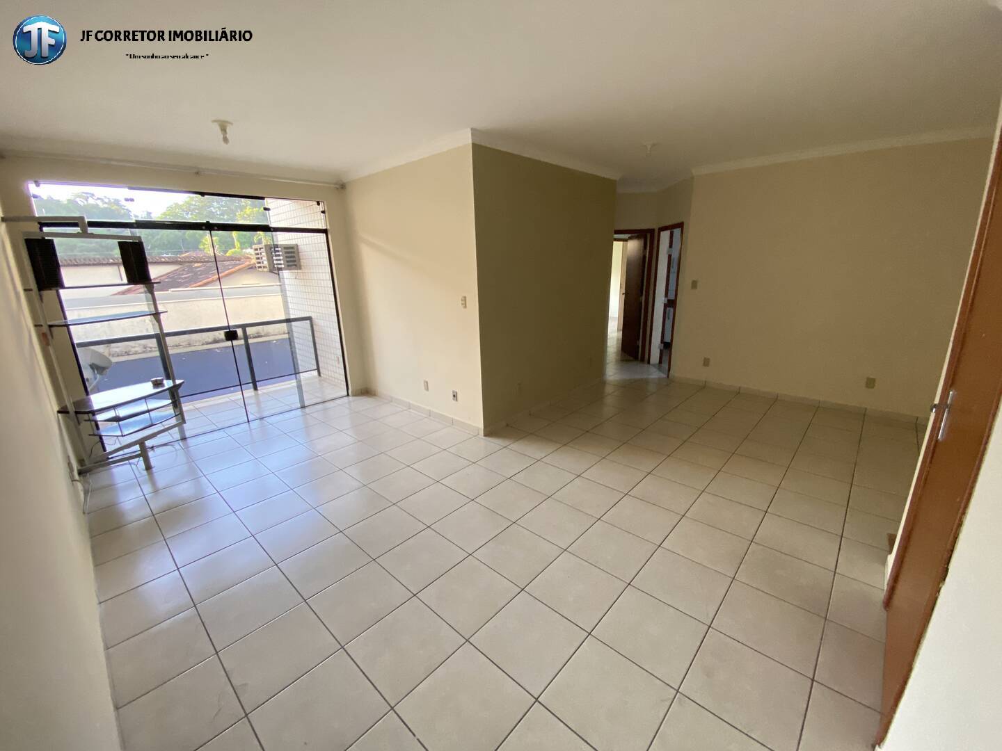 Apartamento à venda com 3 quartos, 110m² - Foto 2