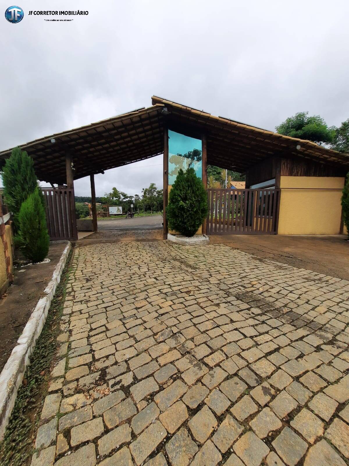 Fazenda à venda com 3 quartos, 1500m² - Foto 1