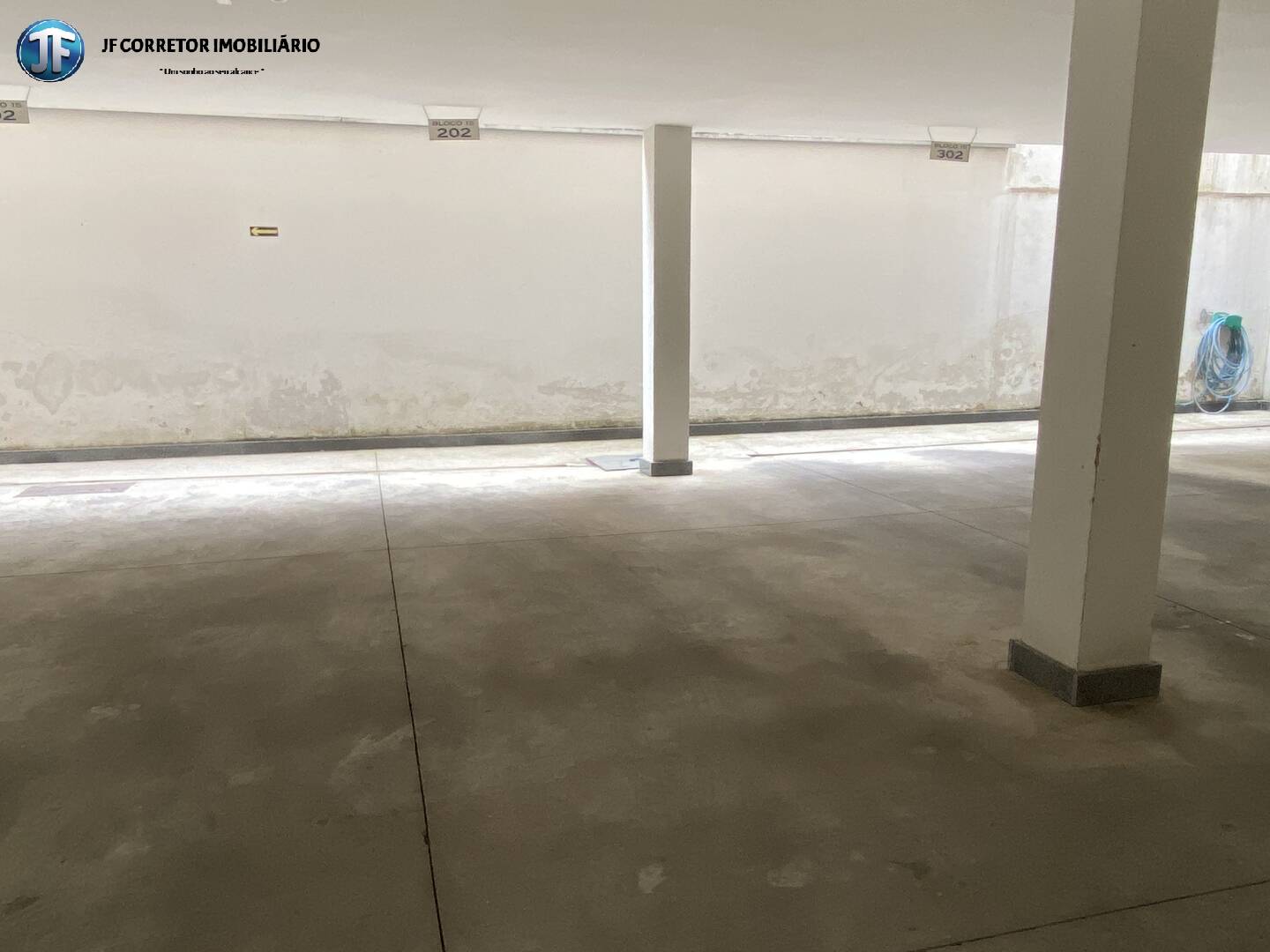 Apartamento à venda com 3 quartos, 94m² - Foto 2