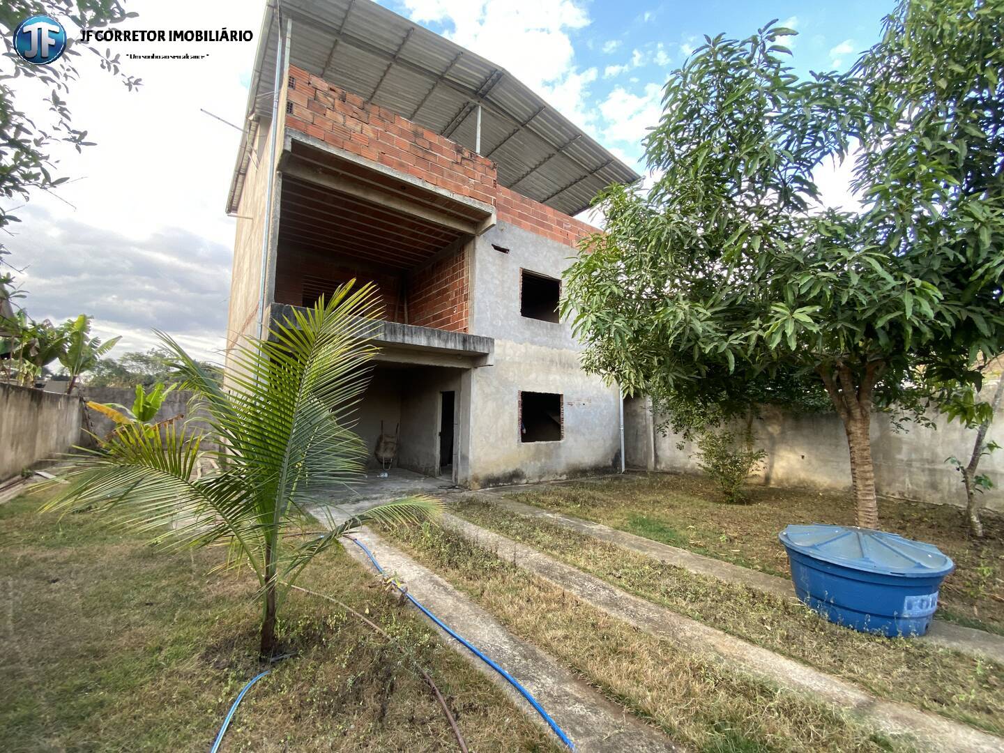 Casa à venda com 3 quartos, 360m² - Foto 1