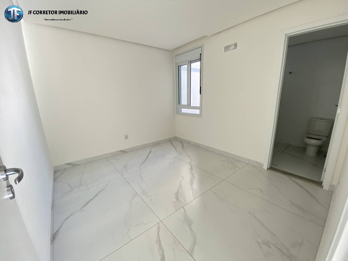 Apartamento à venda com 3 quartos, 141m² - Foto 4