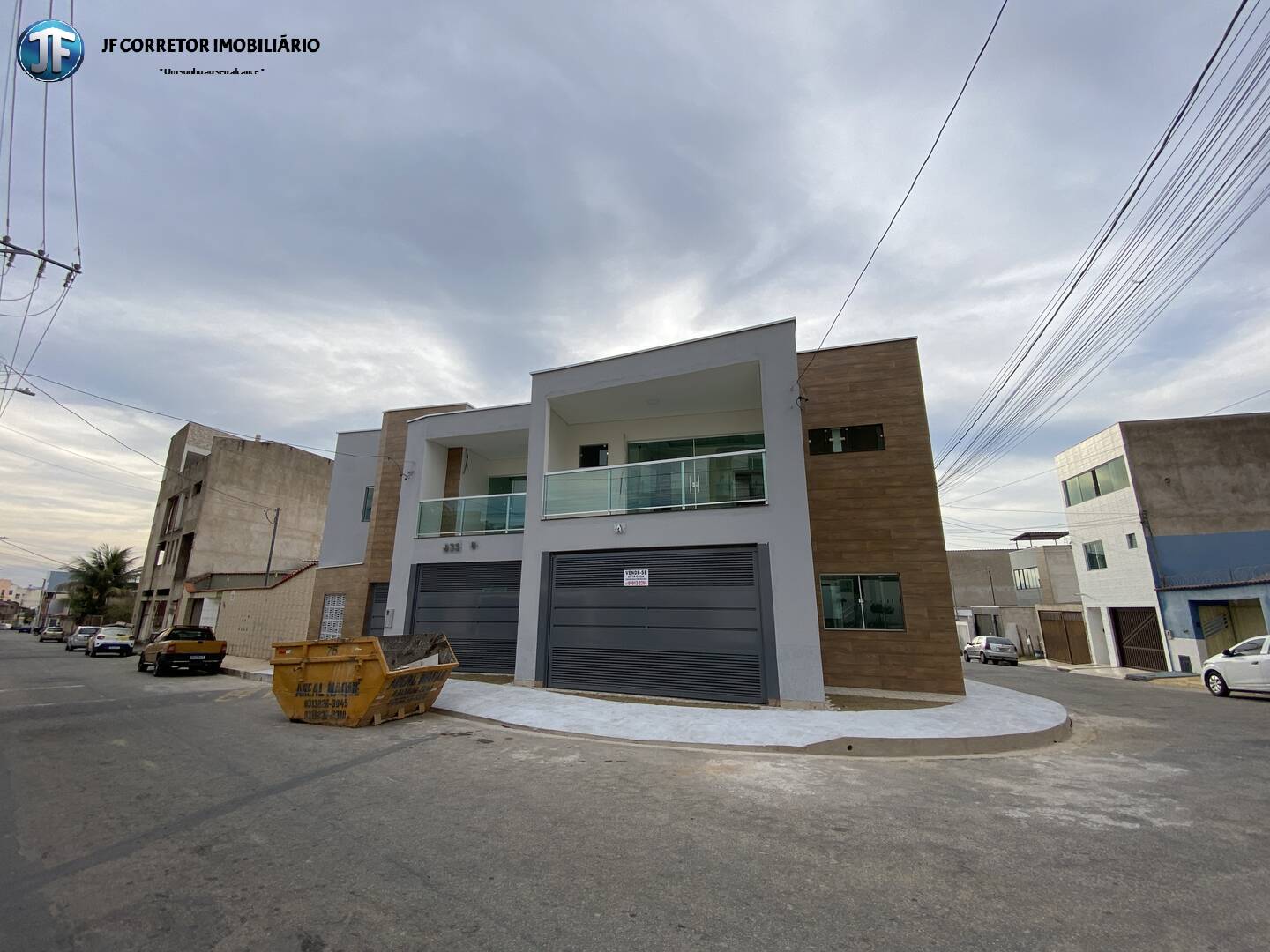 Casa à venda com 3 quartos, 185m² - Foto 1