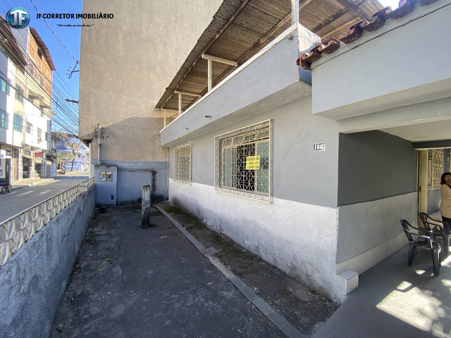 Casa à venda com 3 quartos, 250m² - Foto 1