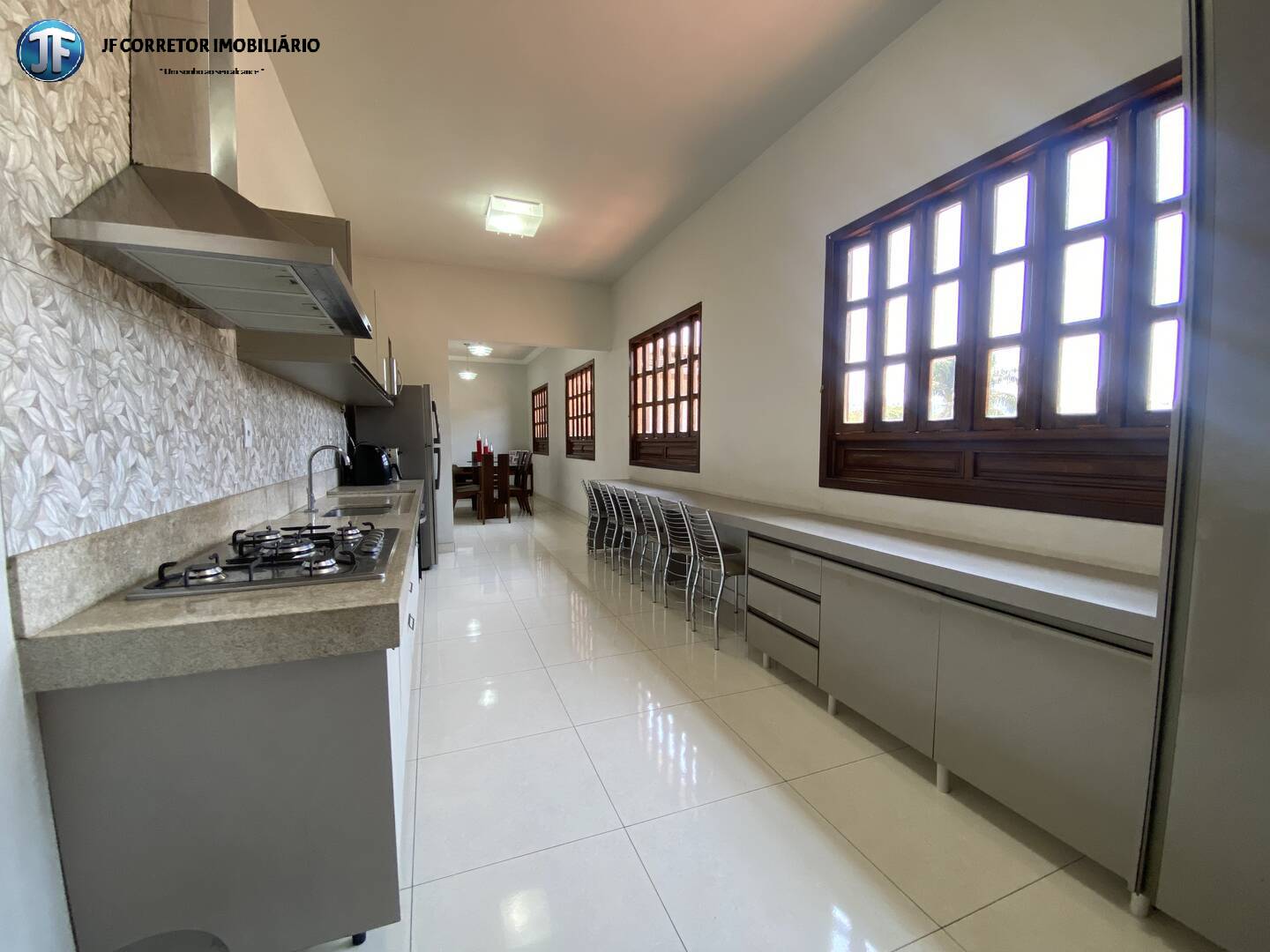 Casa à venda com 3 quartos, 300m² - Foto 4