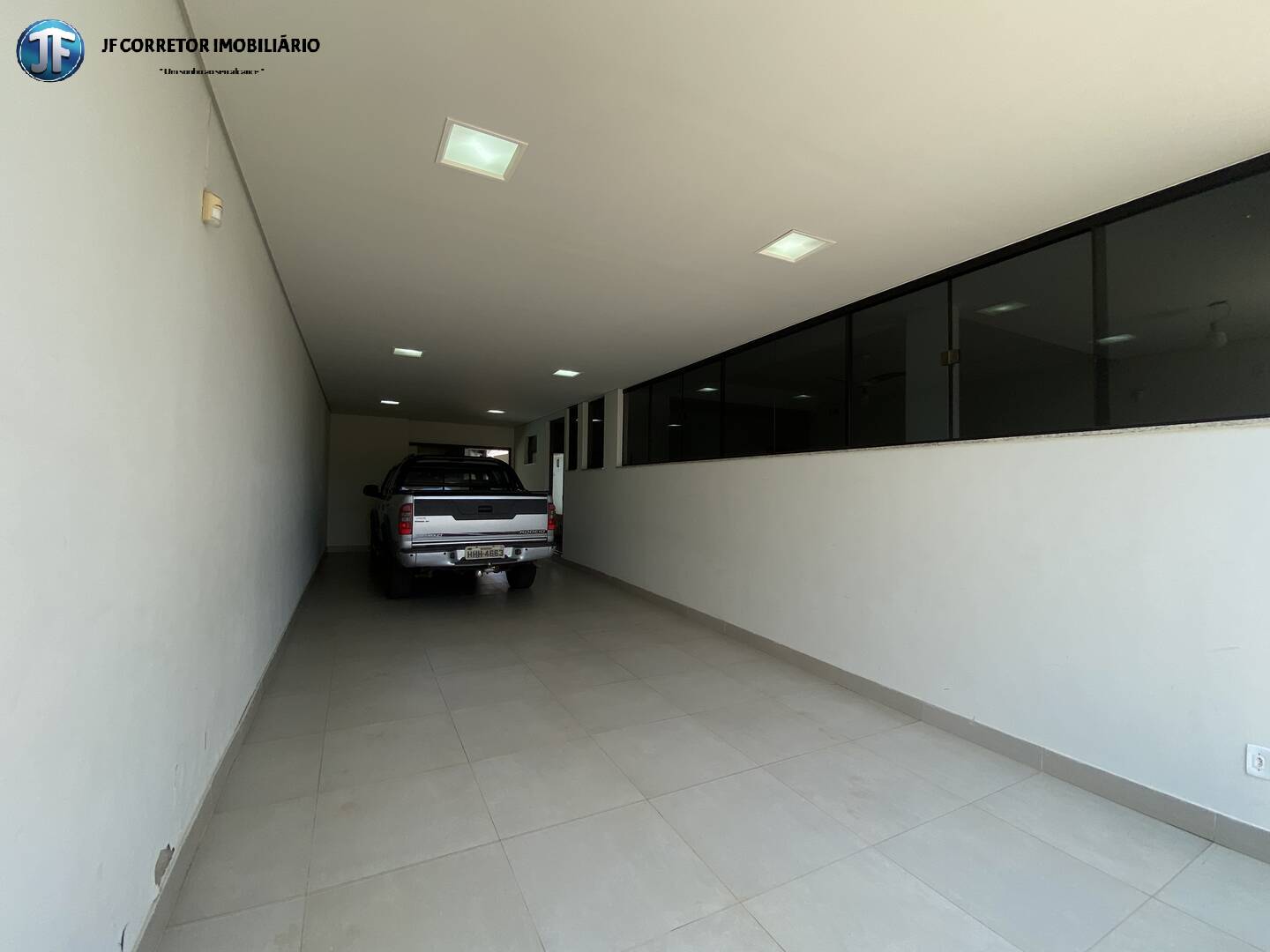 Casa à venda com 3 quartos, 300m² - Foto 2