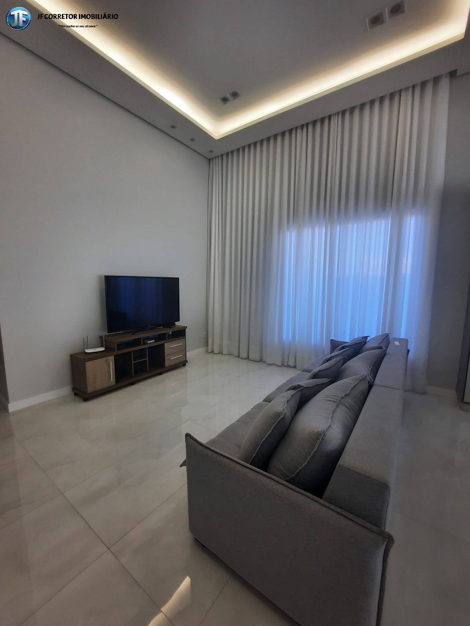 Casa à venda com 3 quartos, 286m² - Foto 1