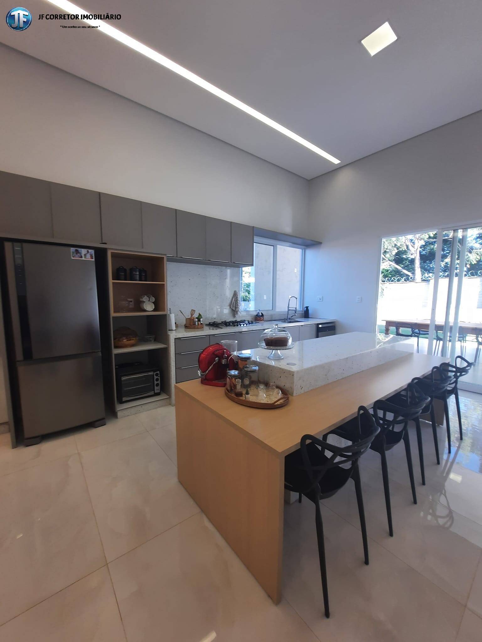 Casa à venda com 3 quartos, 286m² - Foto 4