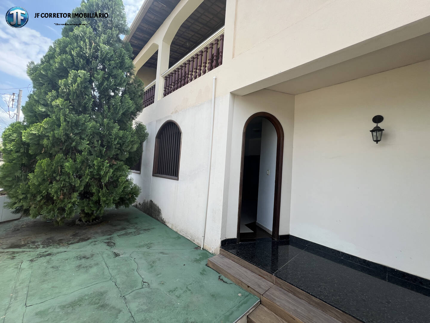 Casa à venda com 4 quartos, 360m² - Foto 1