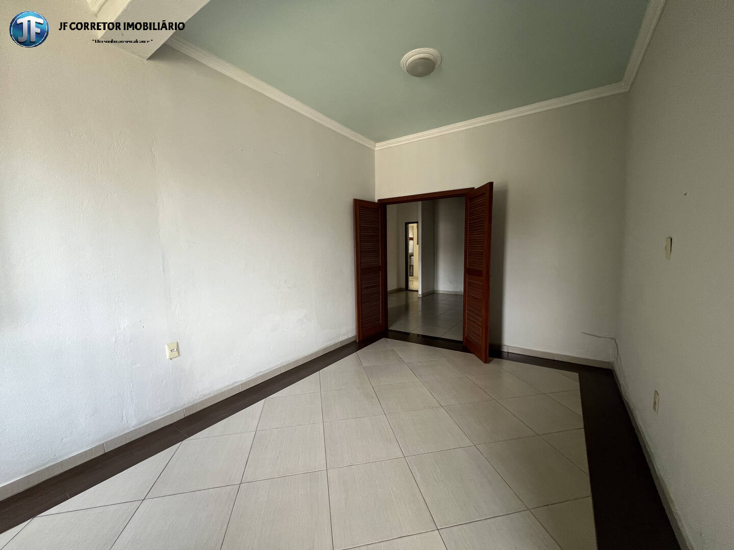 Casa à venda com 4 quartos, 360m² - Foto 2