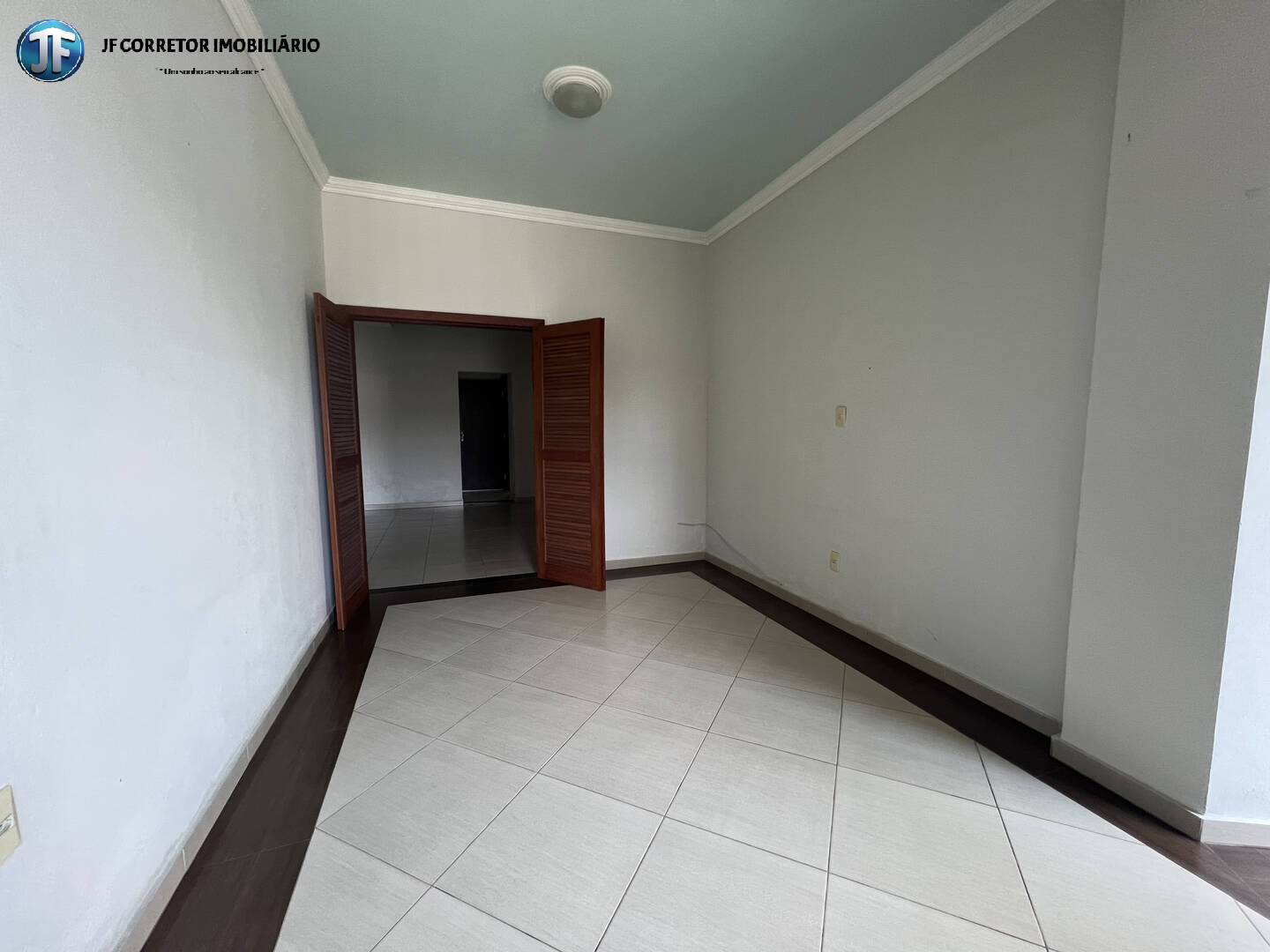 Casa à venda com 4 quartos, 360m² - Foto 3