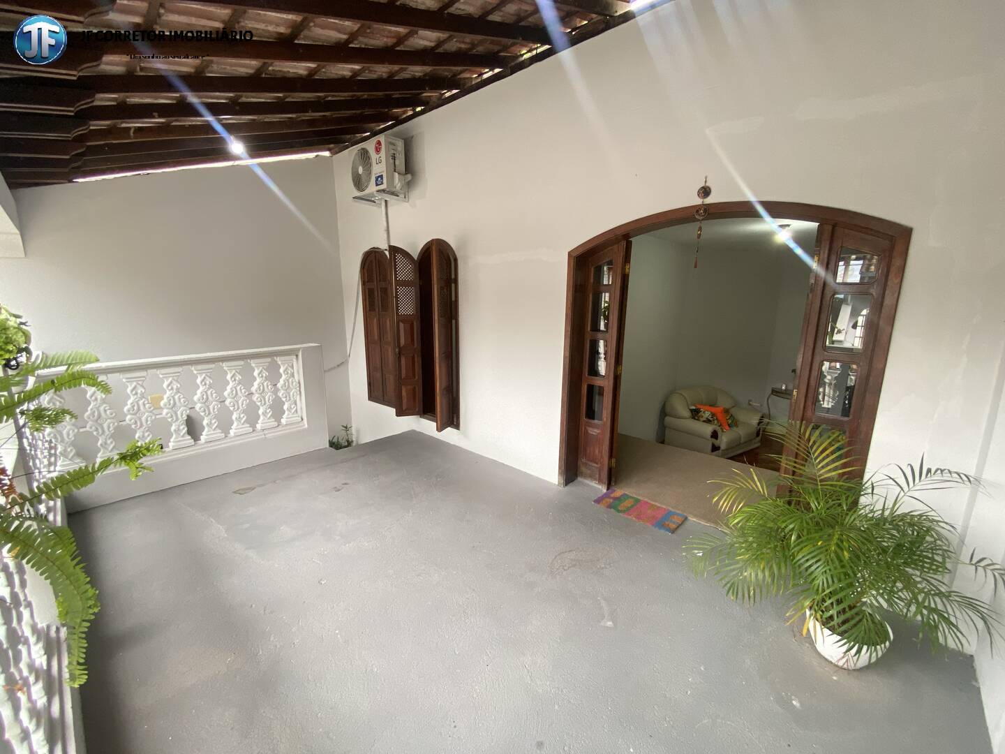 Casa à venda com 3 quartos, 164m² - Foto 1