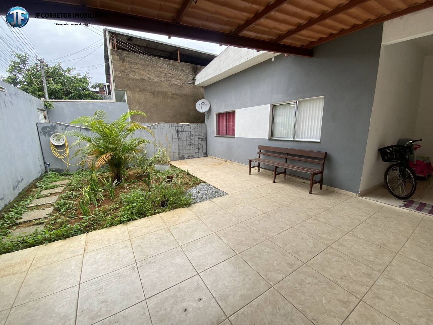 Casa à venda com 5 quartos, 300m² - Foto 1