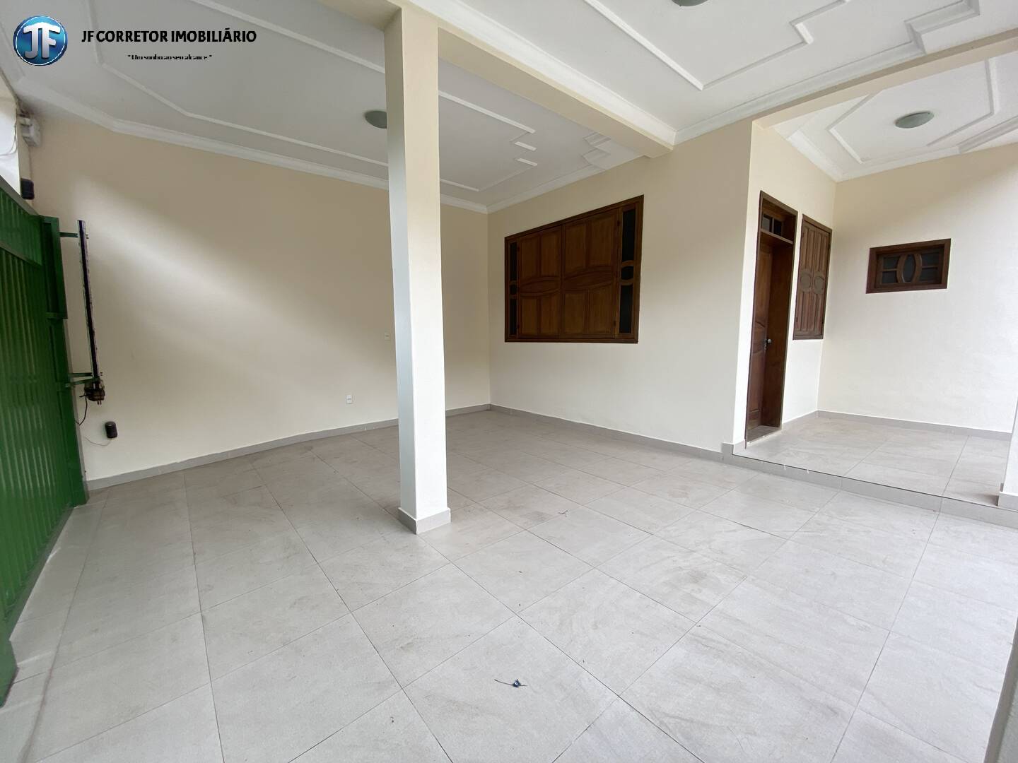 Casa à venda com 5 quartos, 330m² - Foto 2