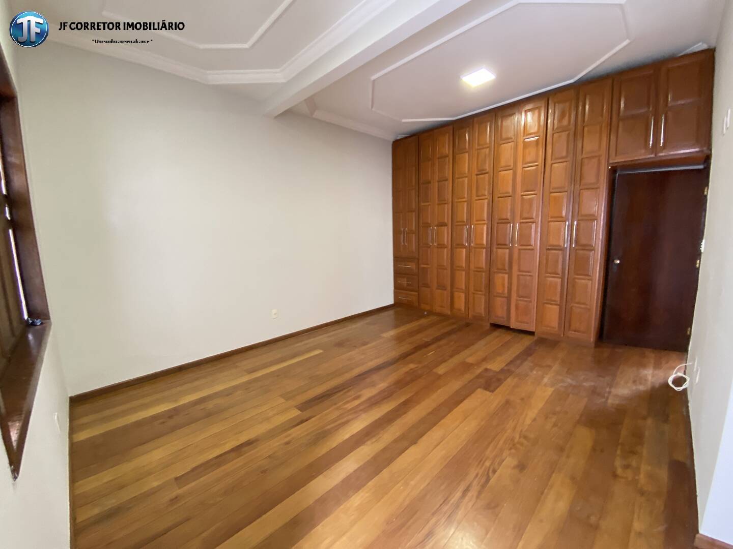 Casa à venda com 5 quartos, 330m² - Foto 16