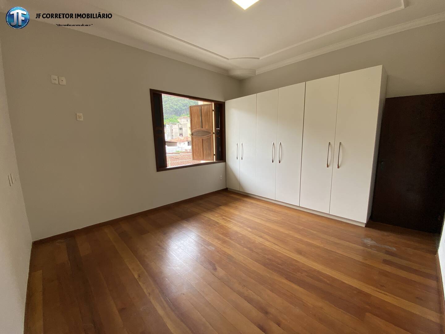 Casa à venda com 5 quartos, 330m² - Foto 18