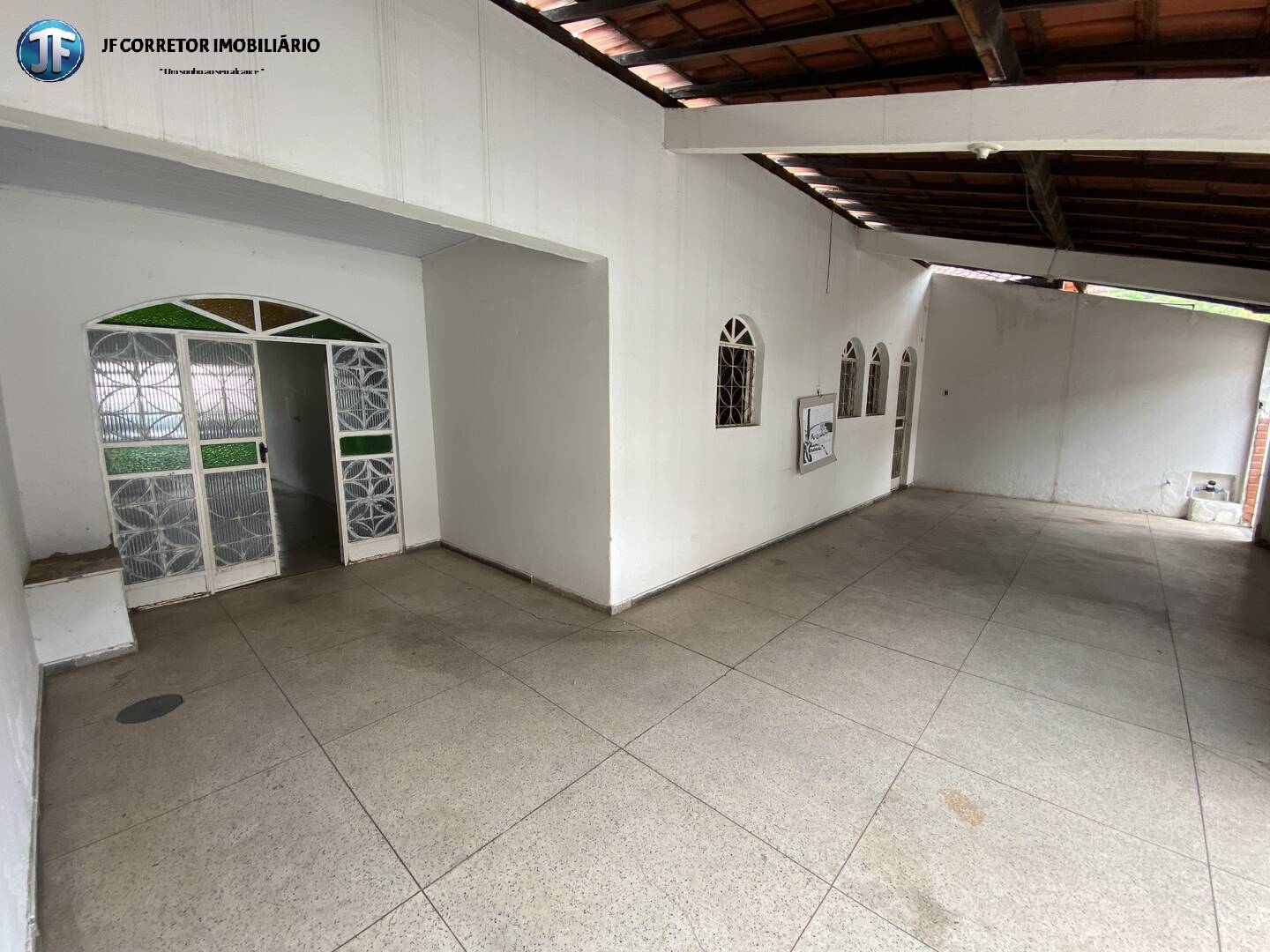 Casa à venda com 3 quartos, 250m² - Foto 1