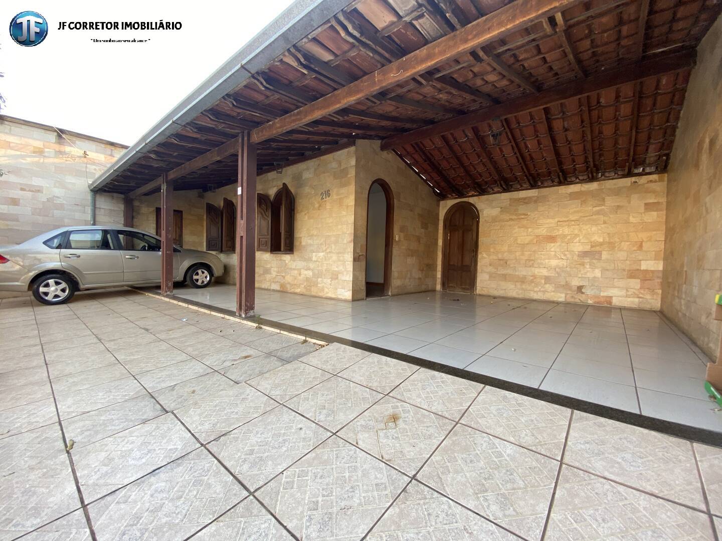 Casa à venda com 3 quartos, 183m² - Foto 1