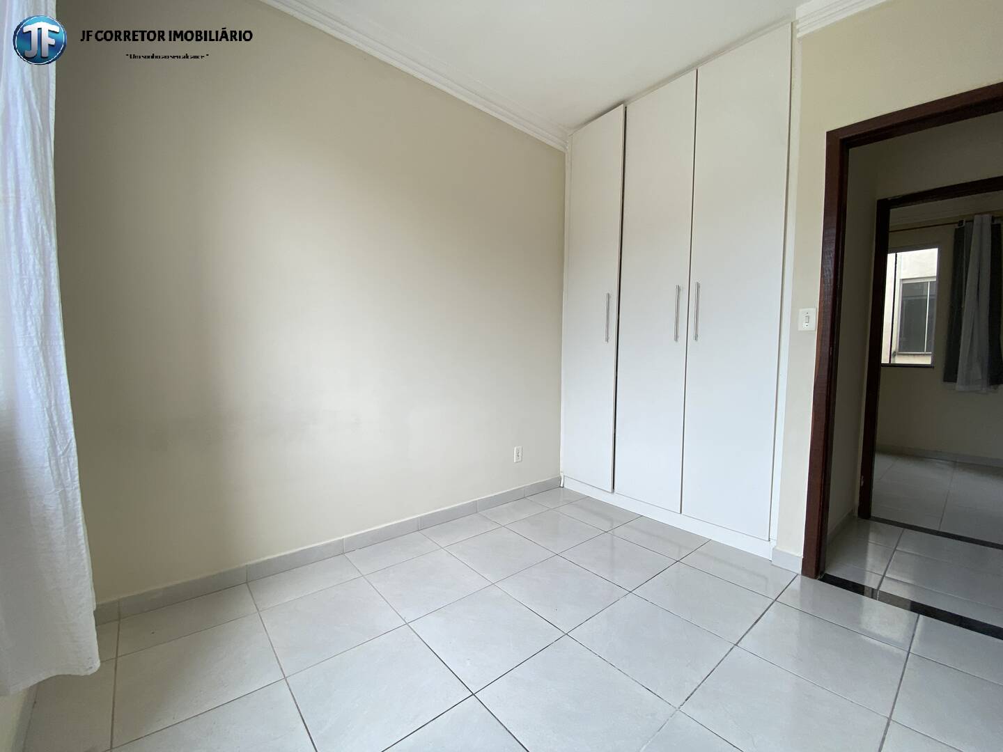 Apartamento à venda com 3 quartos, 95m² - Foto 2