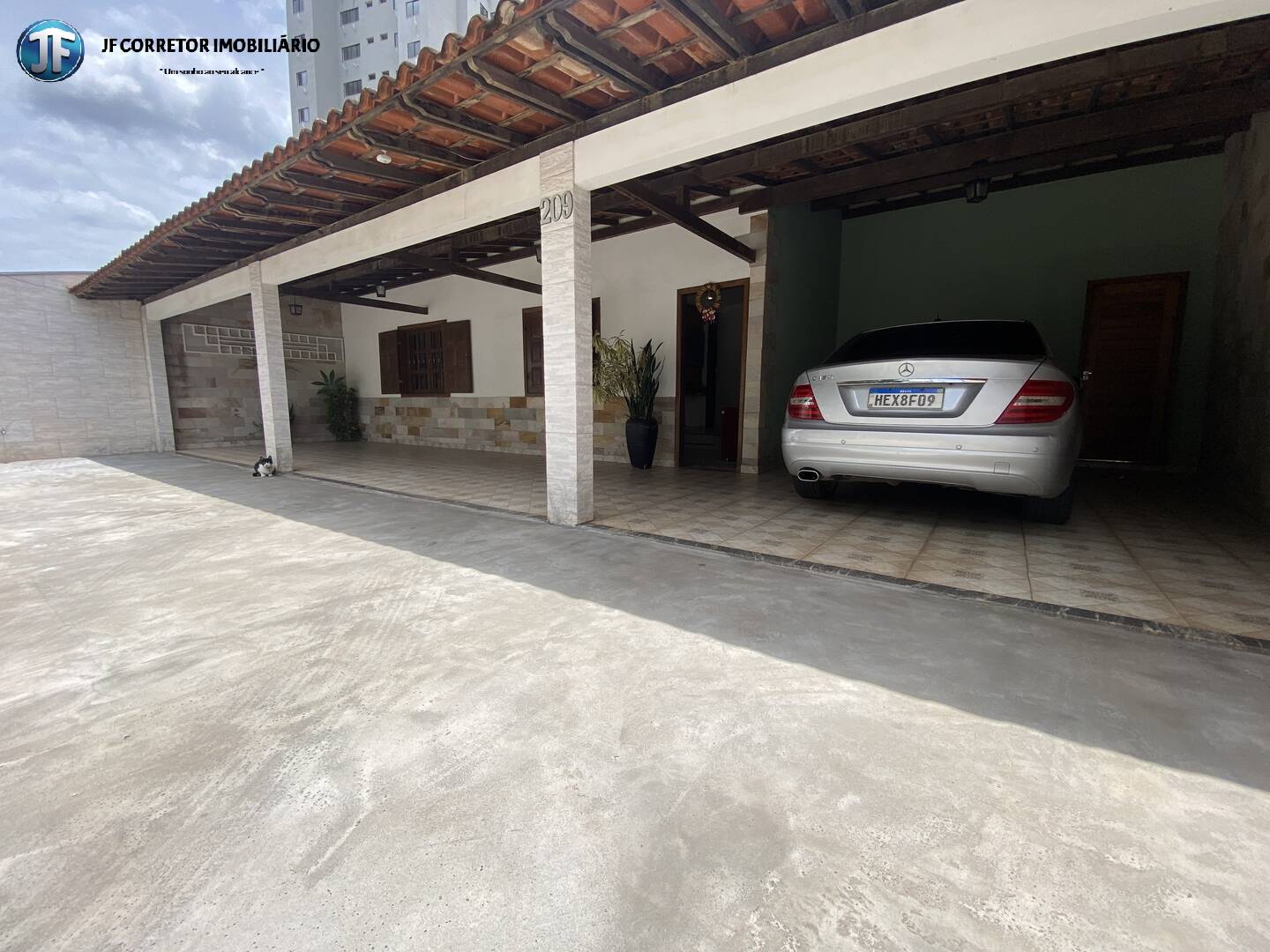 Casa à venda com 3 quartos, 253m² - Foto 2