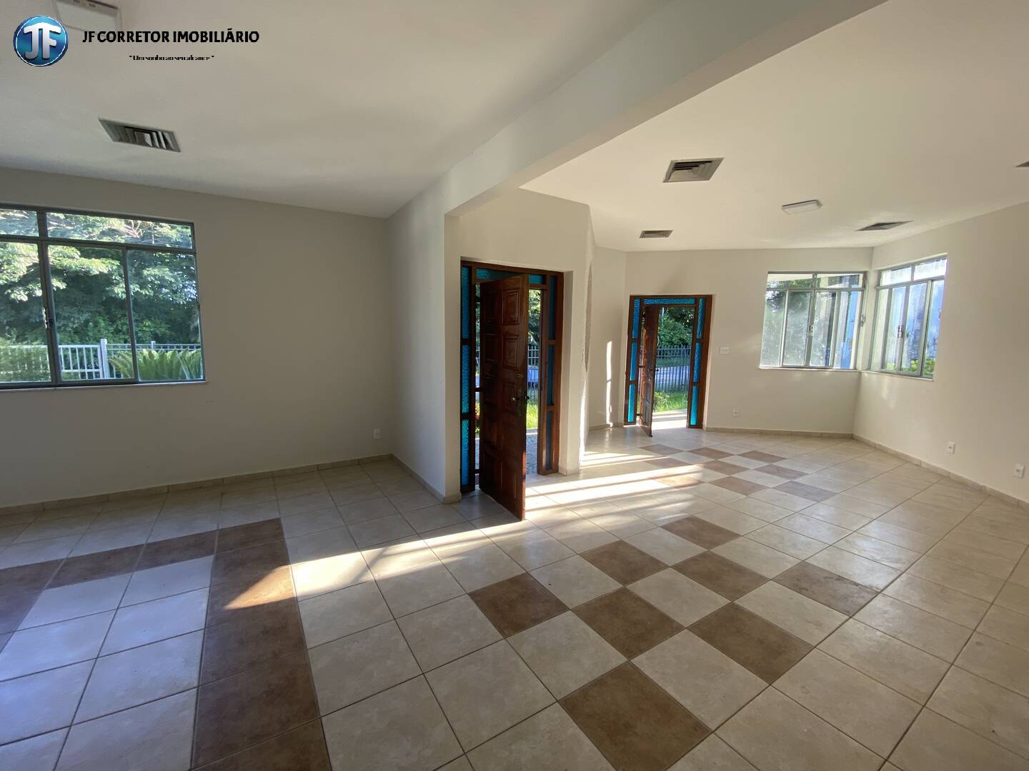 Casa à venda com 3 quartos, 270m² - Foto 2