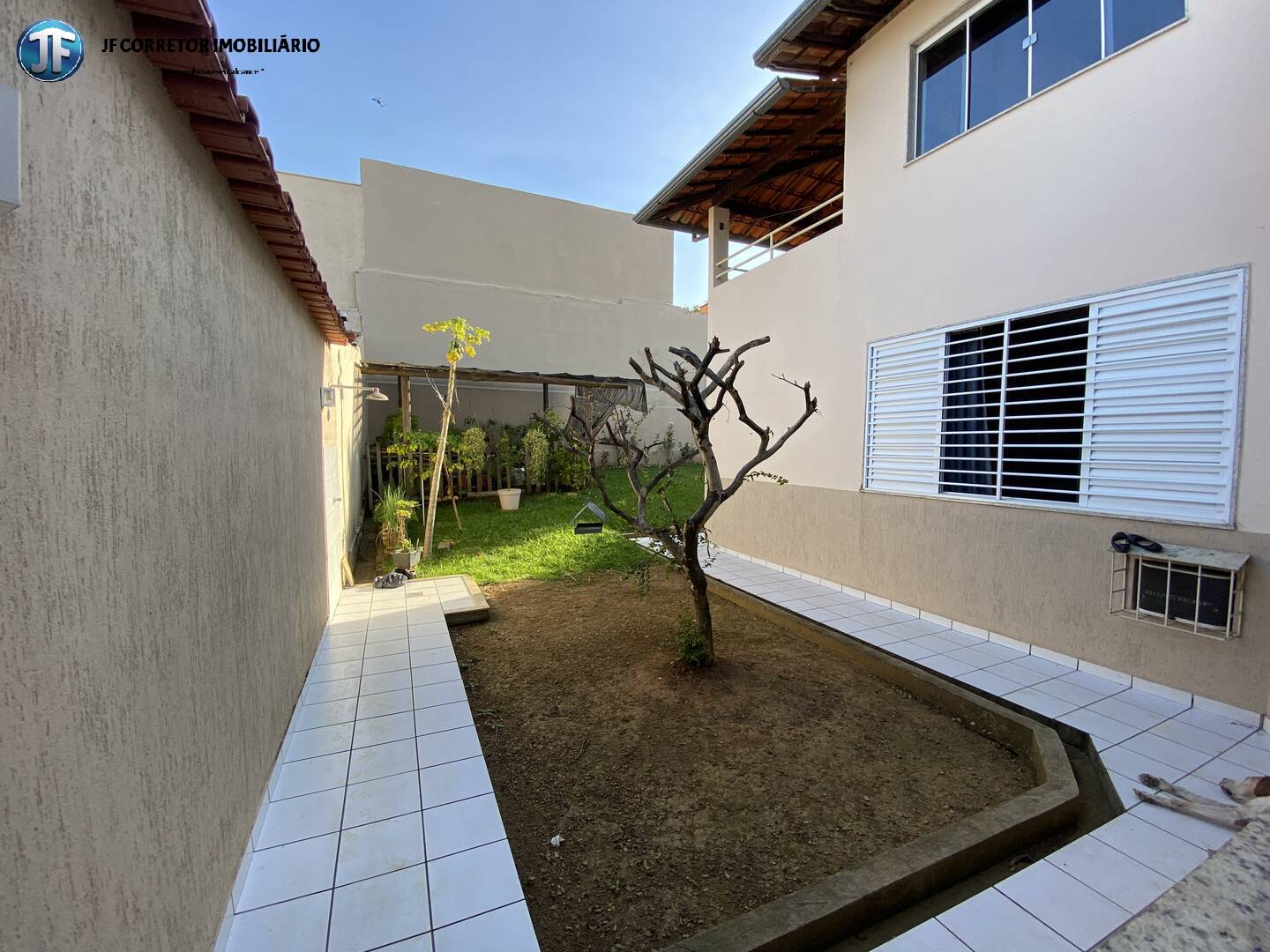 Casa à venda com 4 quartos, 250m² - Foto 36