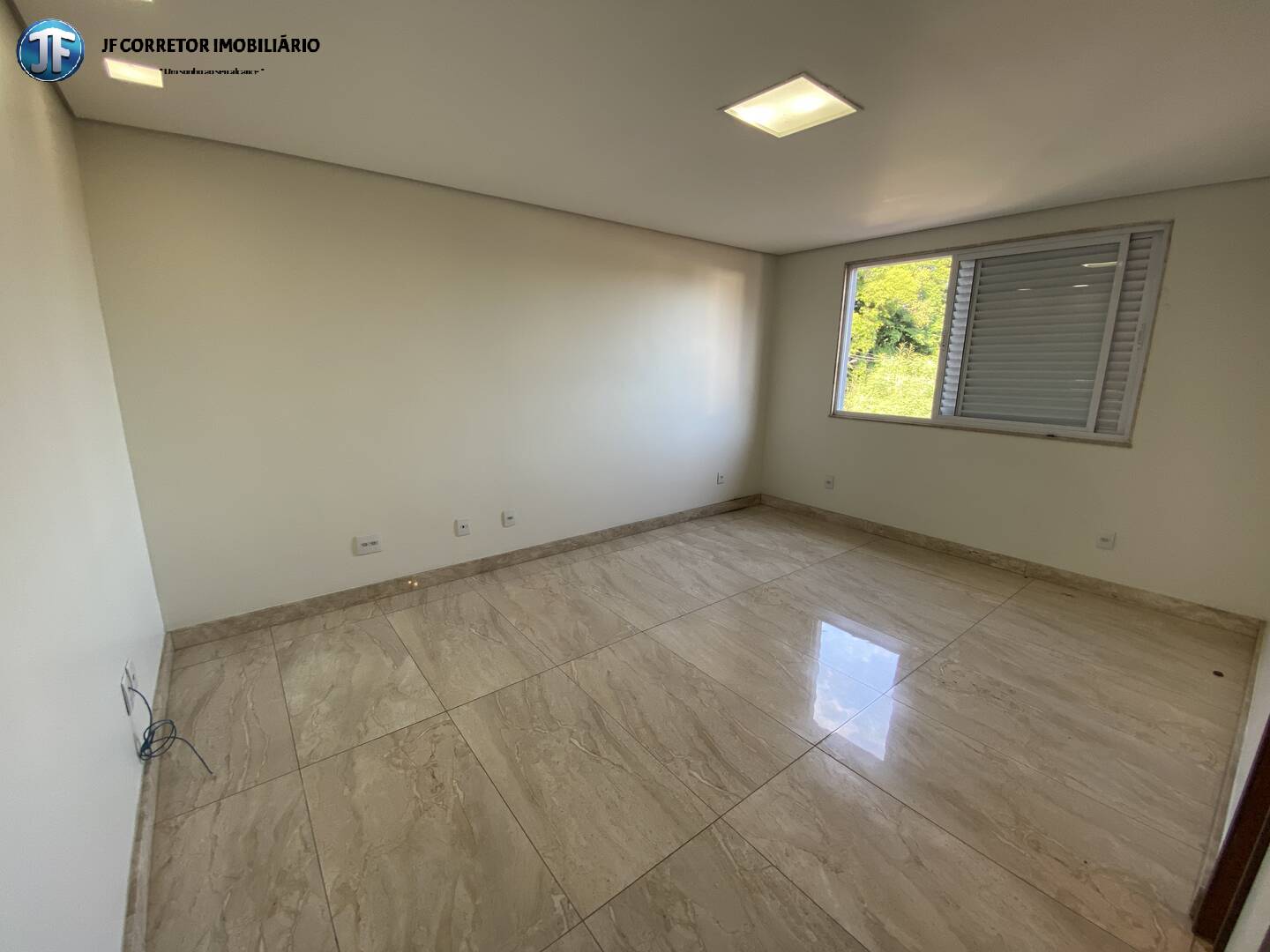 Casa à venda com 4 quartos, 250m² - Foto 21