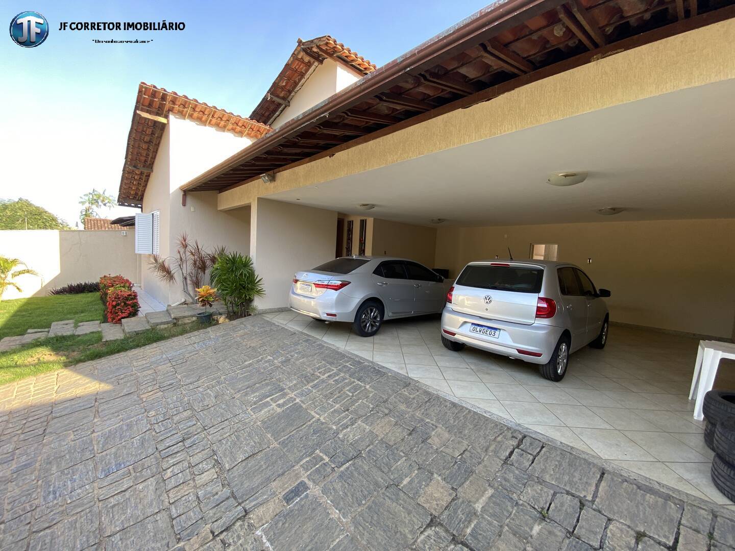 Casa à venda com 4 quartos, 250m² - Foto 2