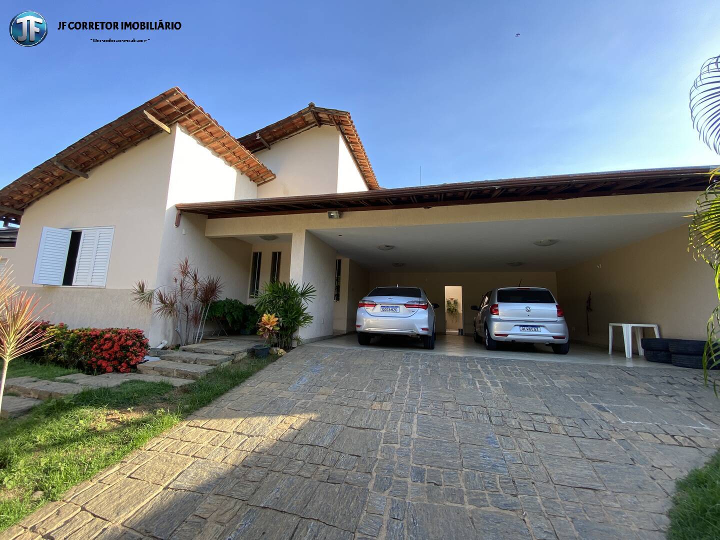 Casa à venda com 4 quartos, 250m² - Foto 1