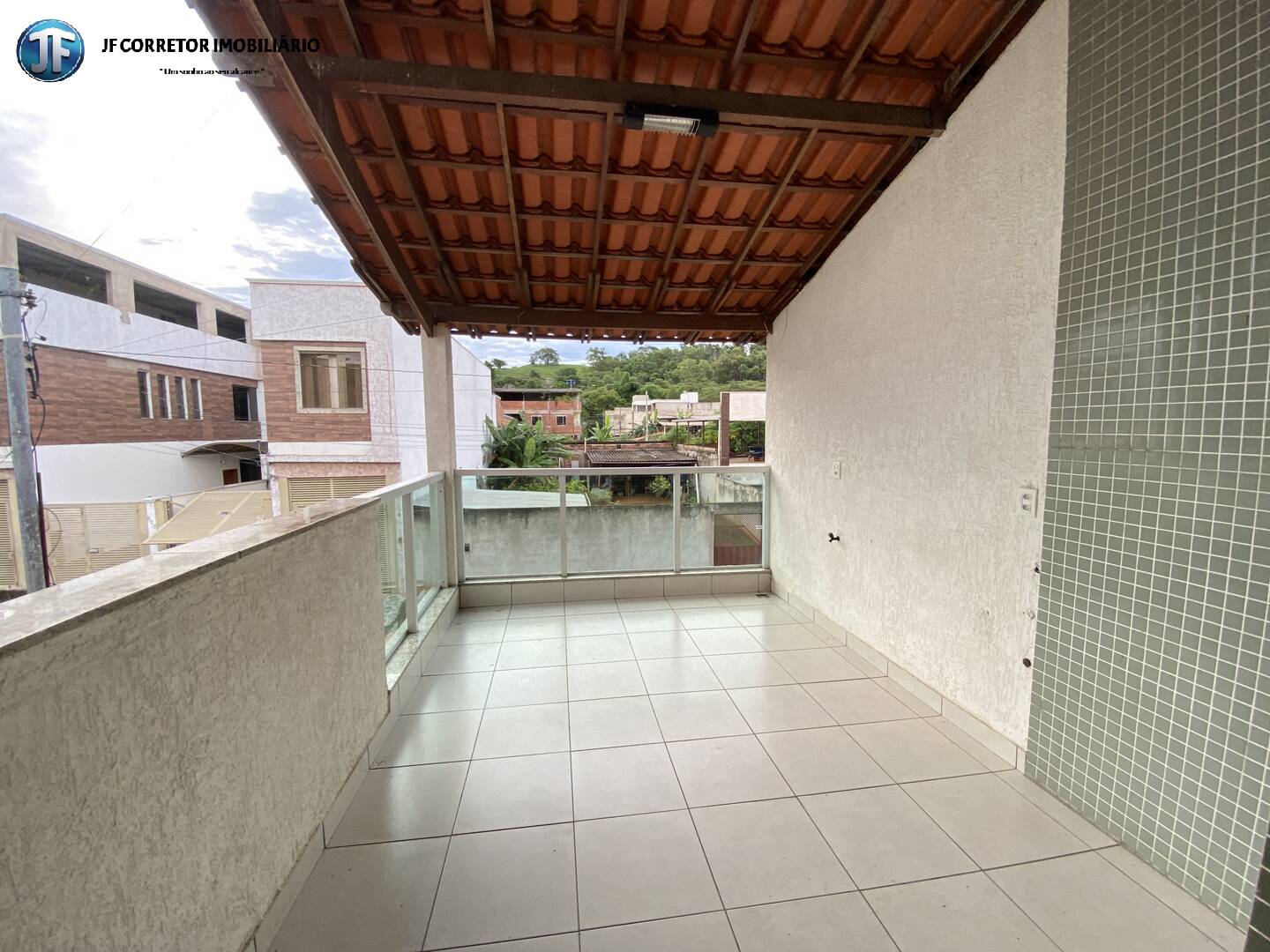 Casa à venda com 2 quartos, 100m² - Foto 2