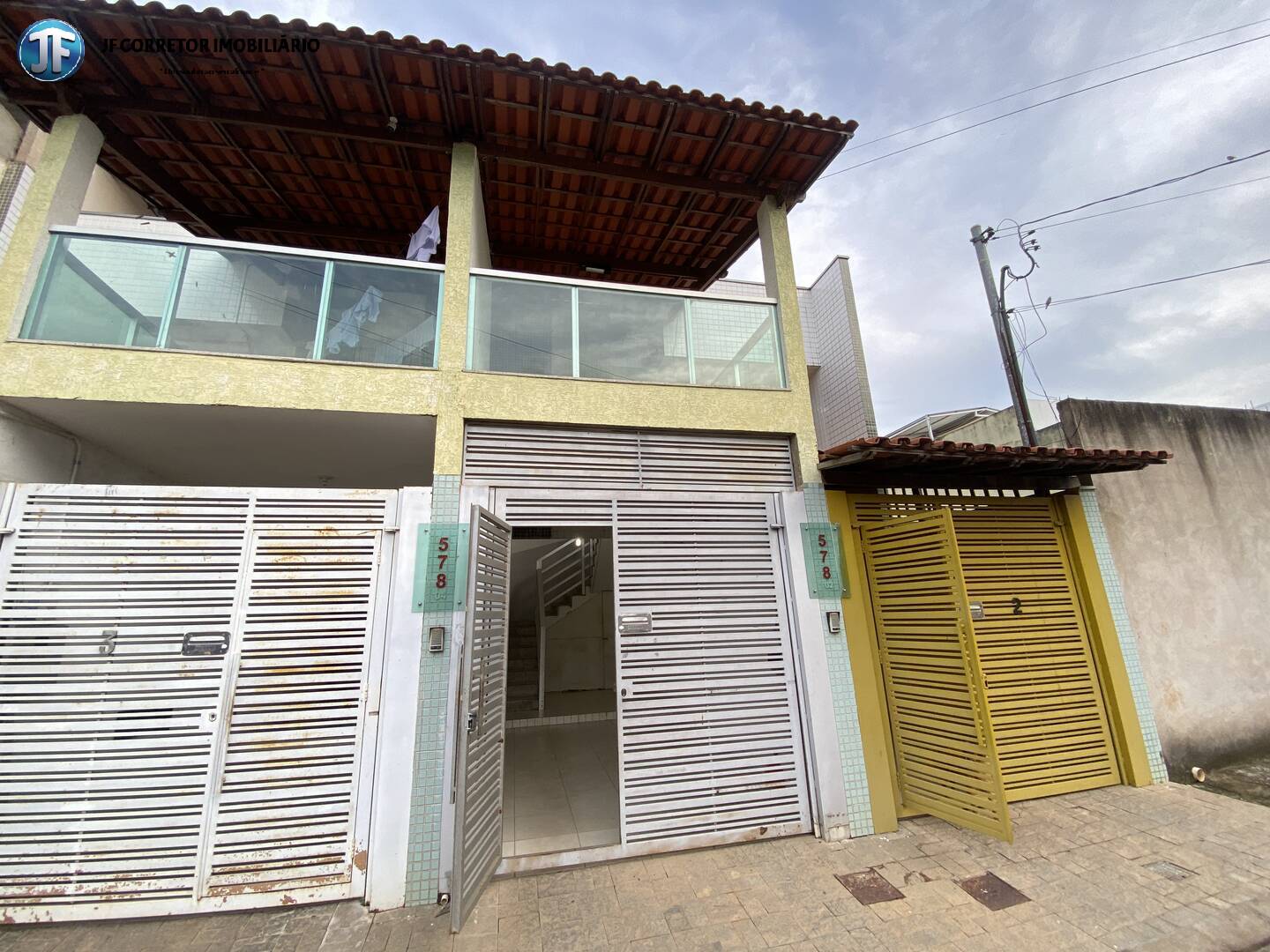 Casa à venda com 2 quartos, 100m² - Foto 1