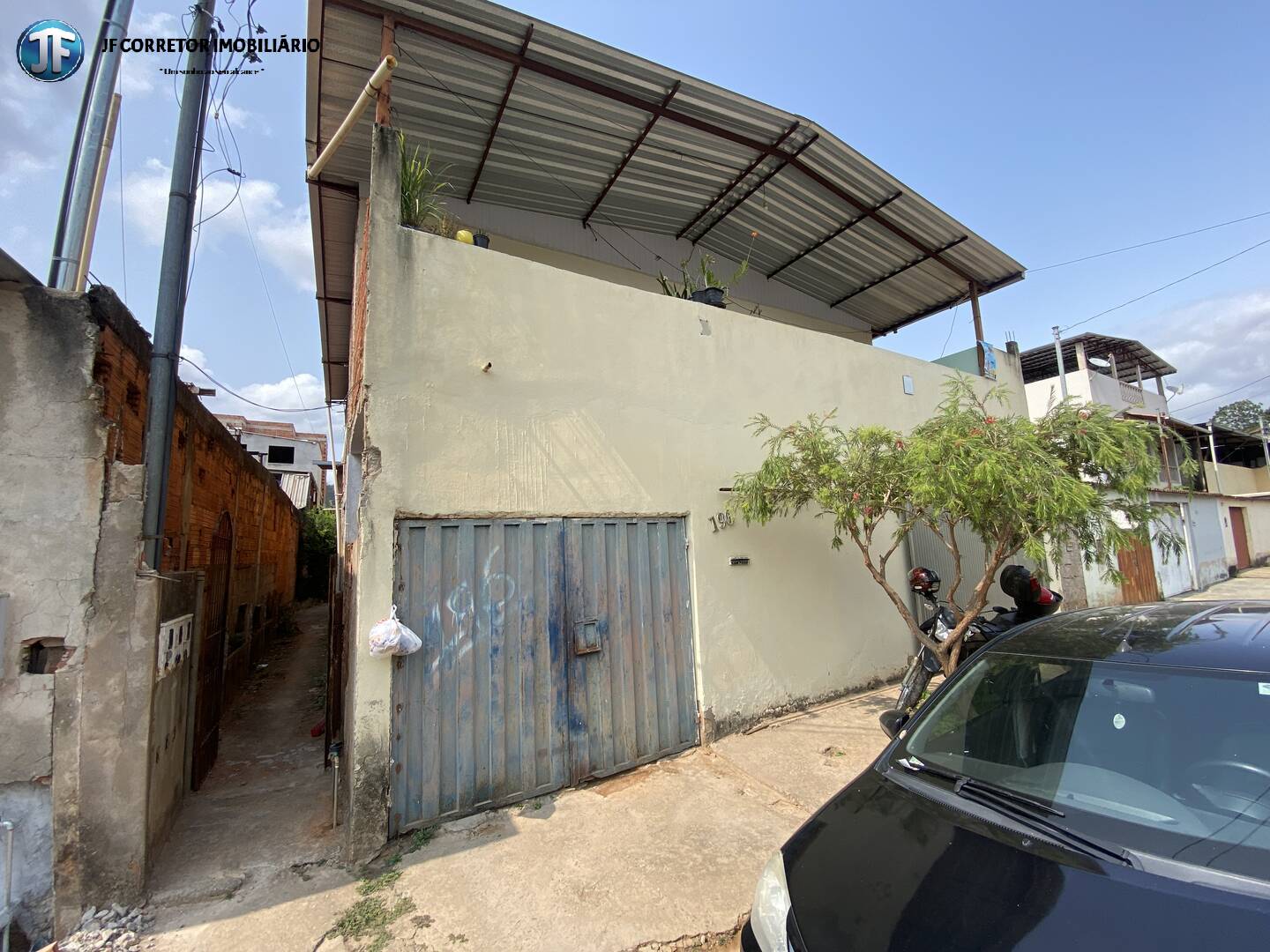 Casa à venda com 3 quartos, 360m² - Foto 1