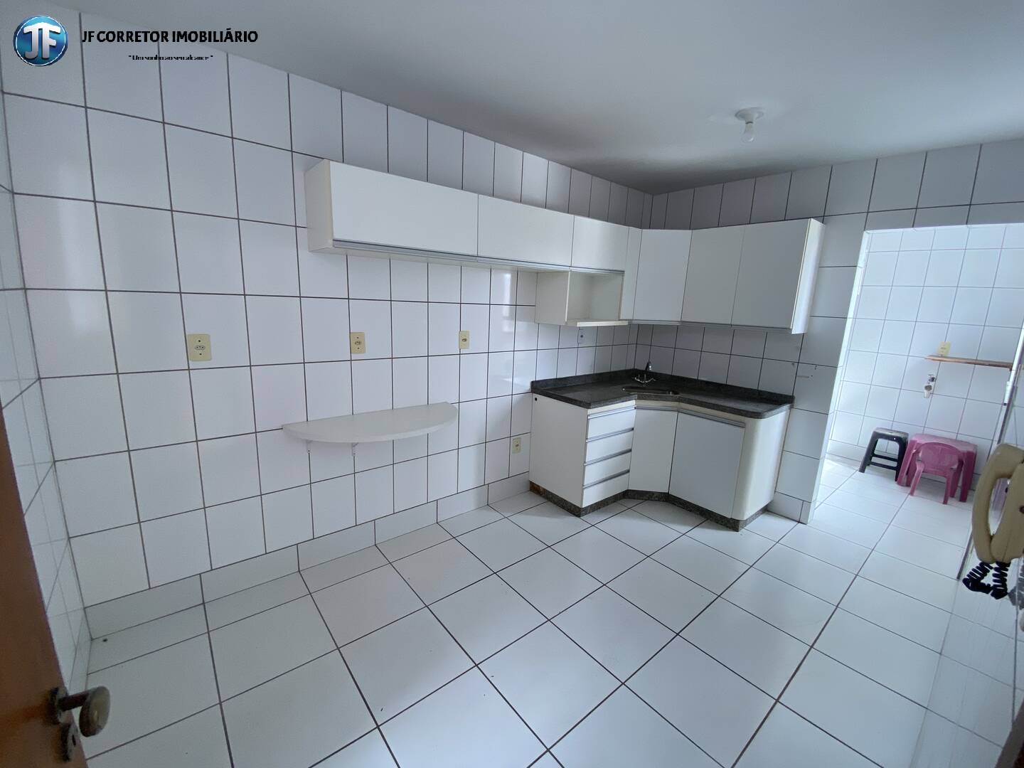 Apartamento à venda com 3 quartos, 100m² - Foto 2