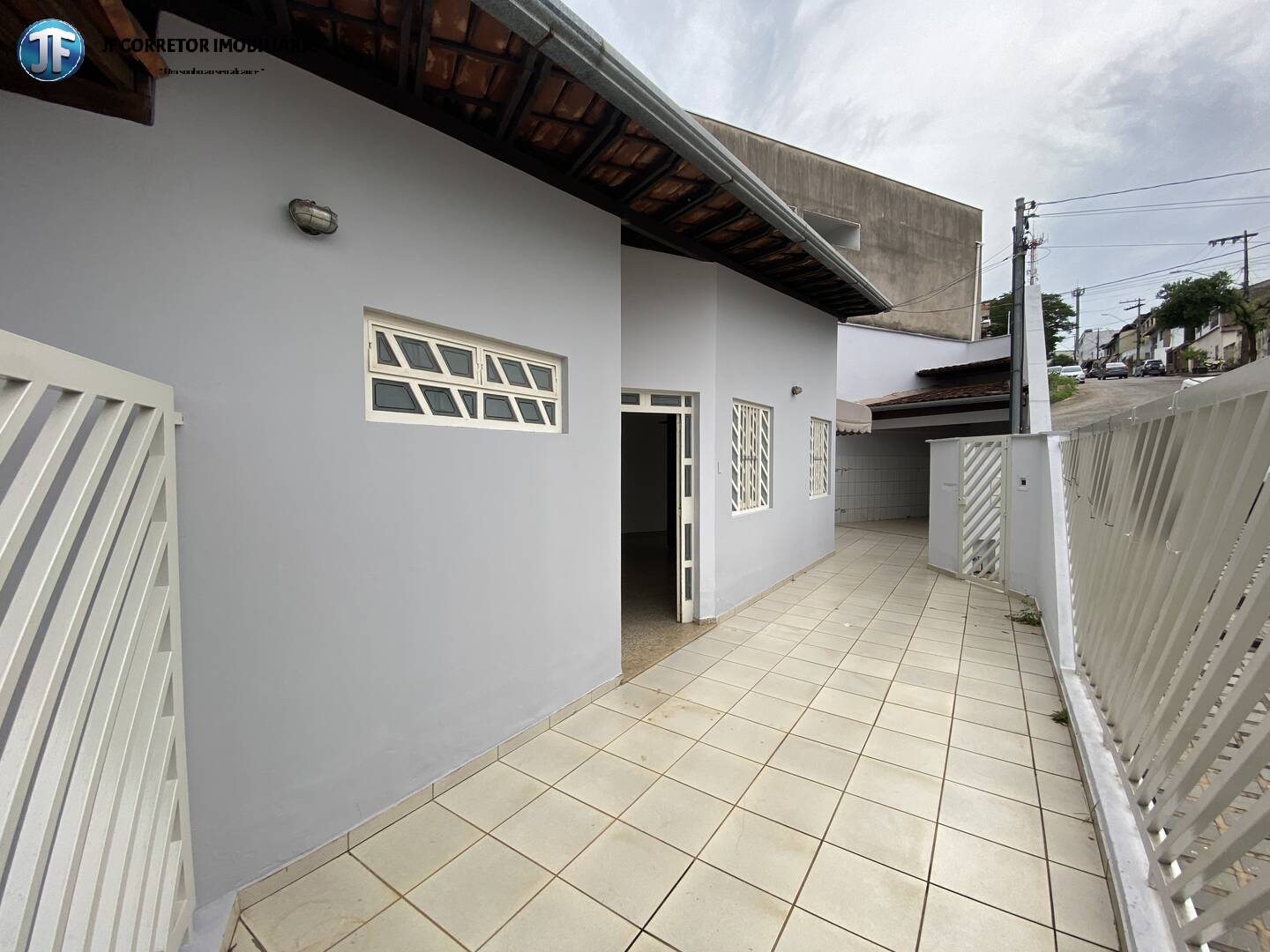 Casa à venda com 3 quartos, 138m² - Foto 1