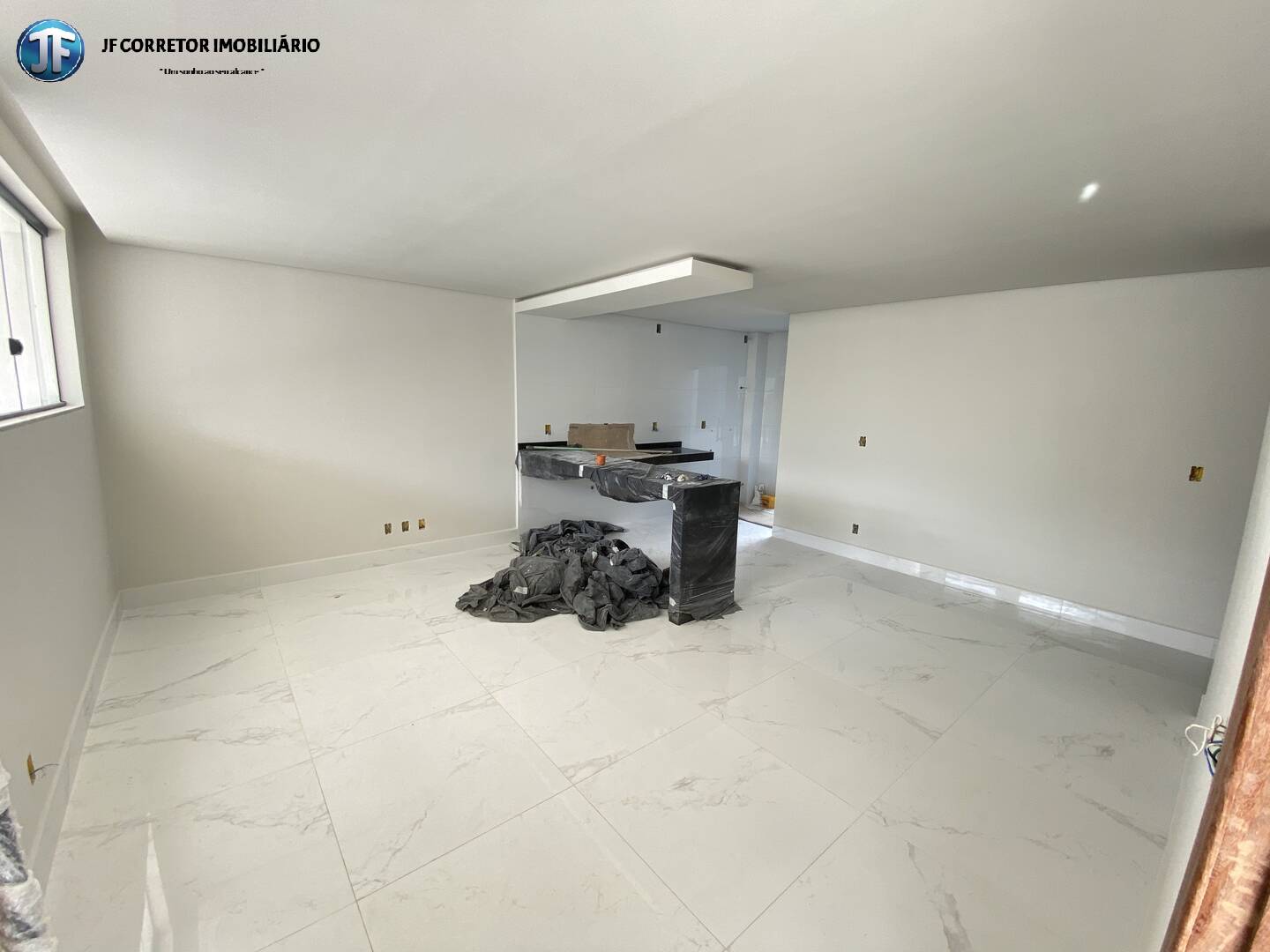 Apartamento à venda com 3 quartos, 100m² - Foto 2