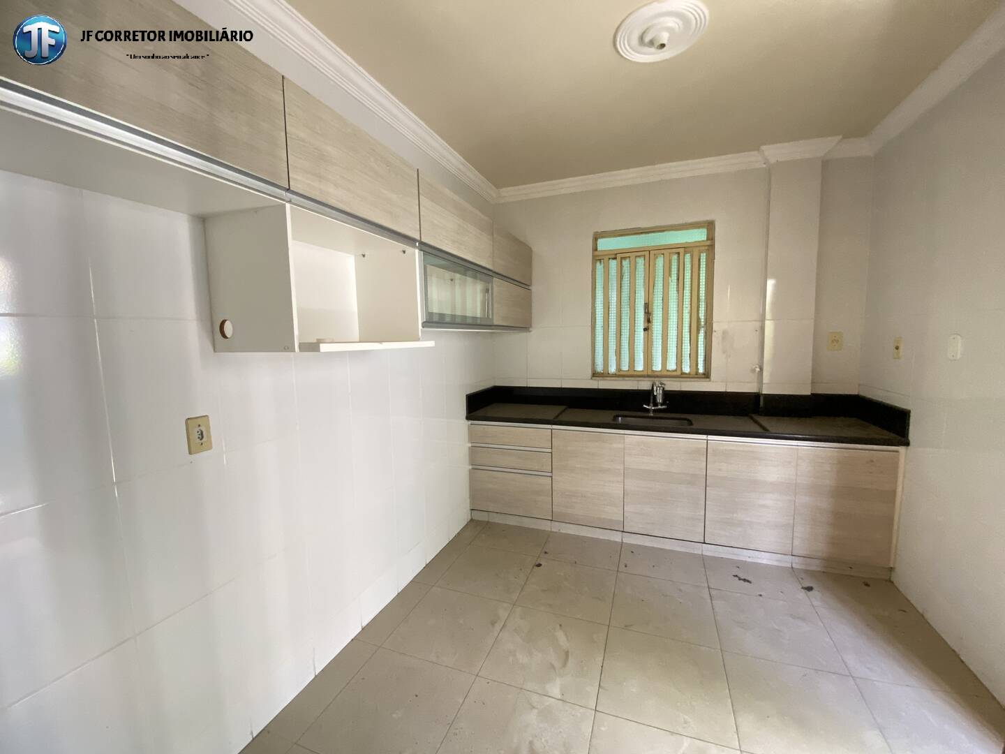 Casa à venda com 3 quartos, 360m² - Foto 4