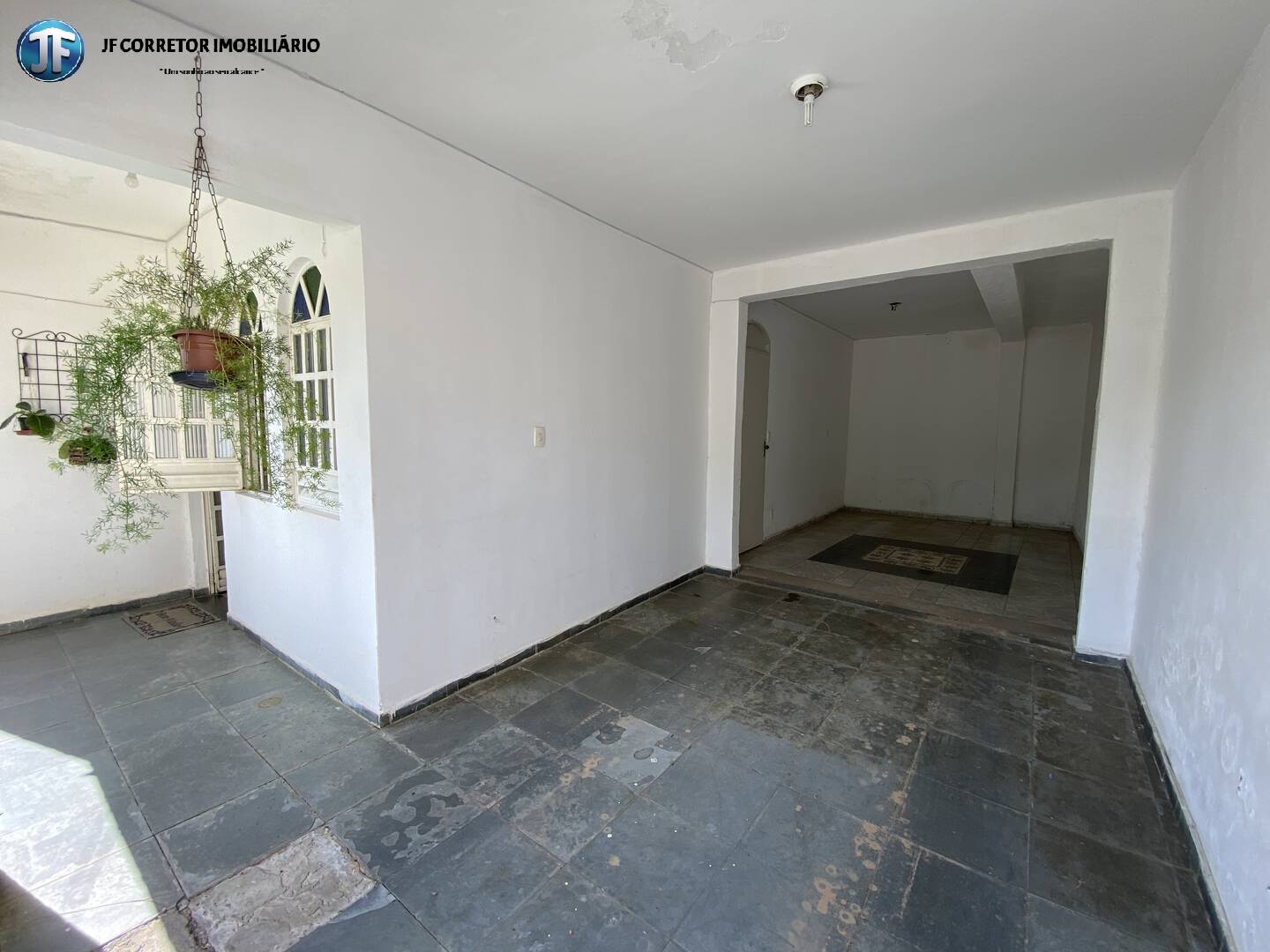 Casa à venda com 5 quartos, 215m² - Foto 2